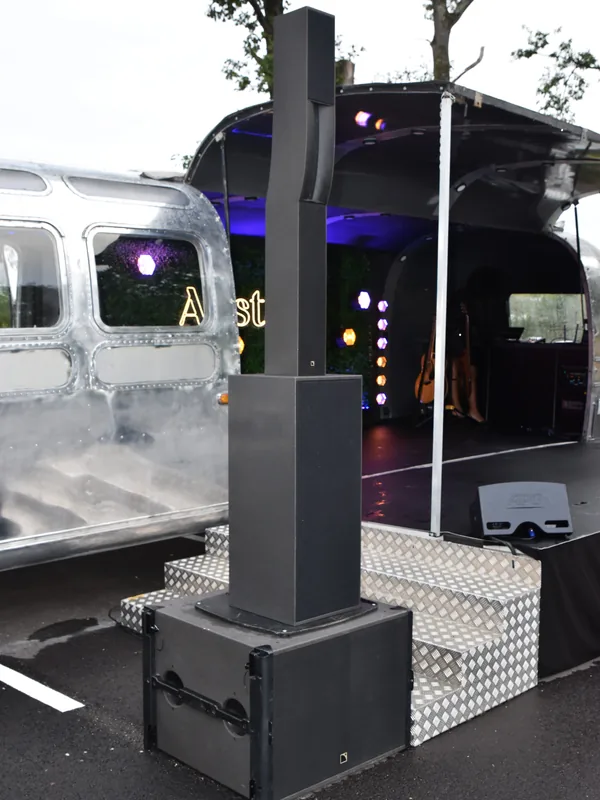 Système de sonorisation L-Acoustics et scène mobile Airstage